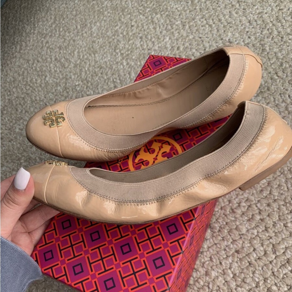 TORY BURCH Jolie Taupe Nude Patent Leather Cap Toe Stretch Ballet Flats - Picture 3 of 6